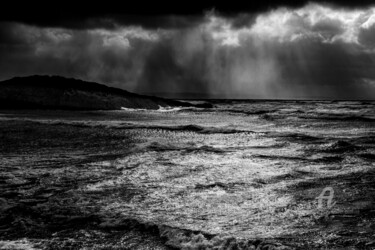 lumière de nuit sous tempête.